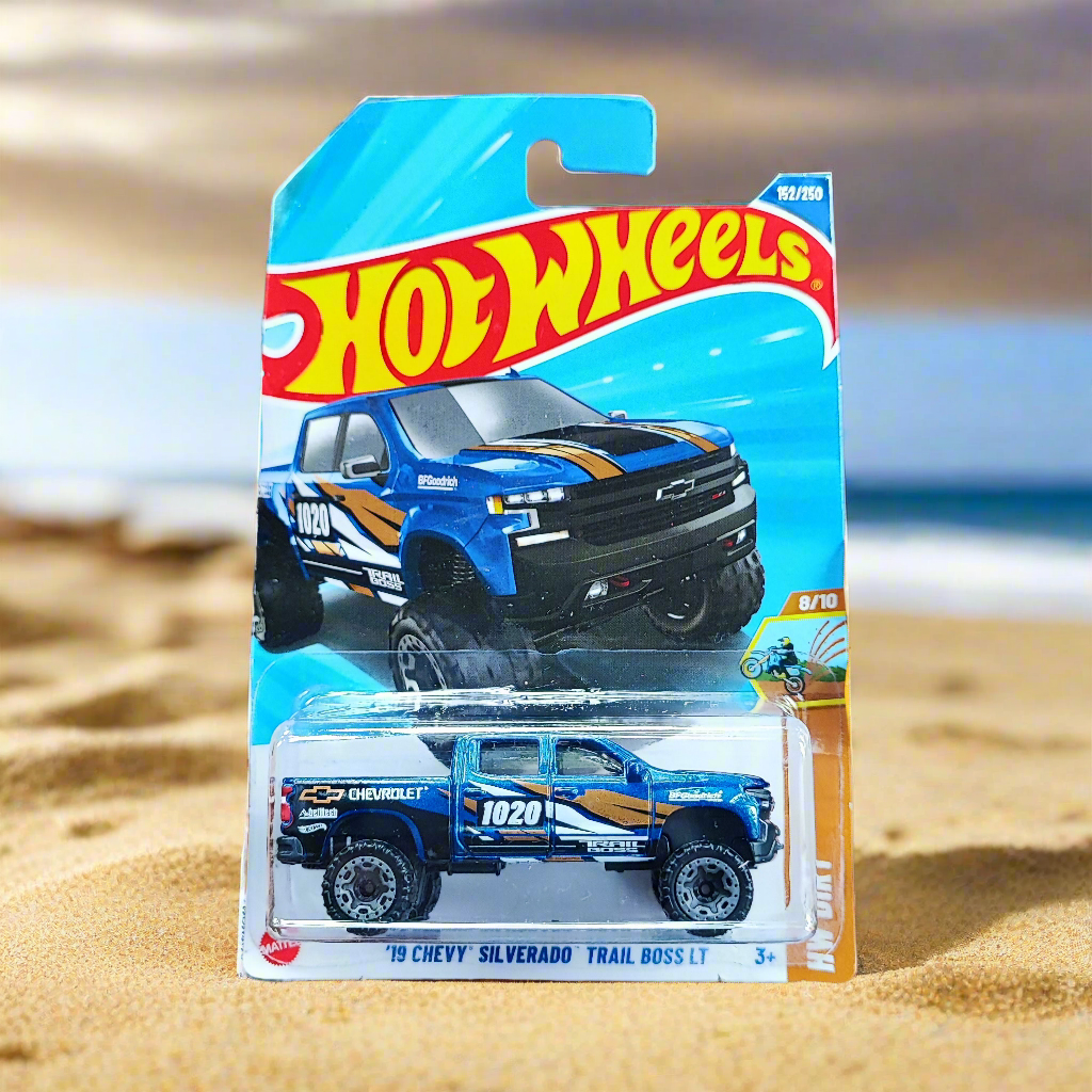 Hot Wheels 19 Chevy Silverado Trail Boss LT 1:64 scale car